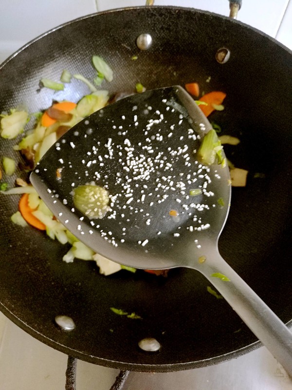 胡蘿卜炒黑木耳的做法-家常味炒菜譜