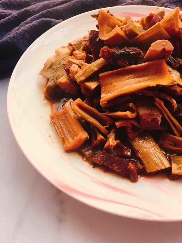 筍干紅燒肉的做法-咸鮮味燒菜譜-易網(wǎng)健康養(yǎng)生網(wǎng) 筍干紅燒肉的做法-咸鮮味燒菜譜