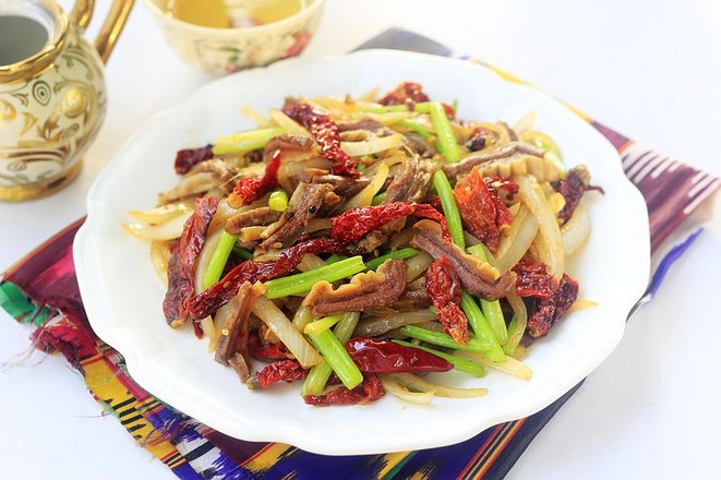 辣皮子滾牛腸的做法-香辣味炒菜譜-易網(wǎng)健康養(yǎng)生網(wǎng) 辣皮子滾牛腸的做法-香辣味炒菜譜