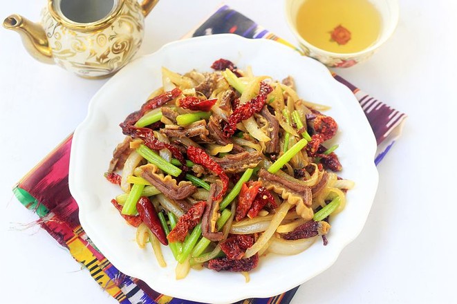 辣皮子滾牛腸的做法-香辣味炒菜譜-易網(wǎng)健康養(yǎng)生網(wǎng) 辣皮子滾牛腸的做法-香辣味炒菜譜