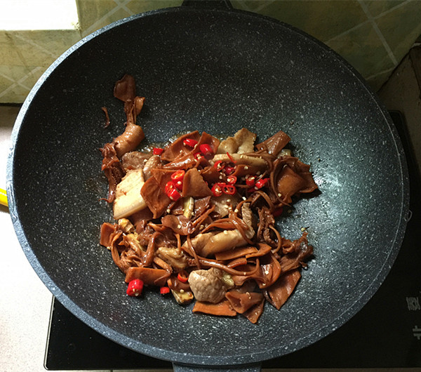五花肉燒魷魚(yú)的做法-咸鮮味燒菜譜