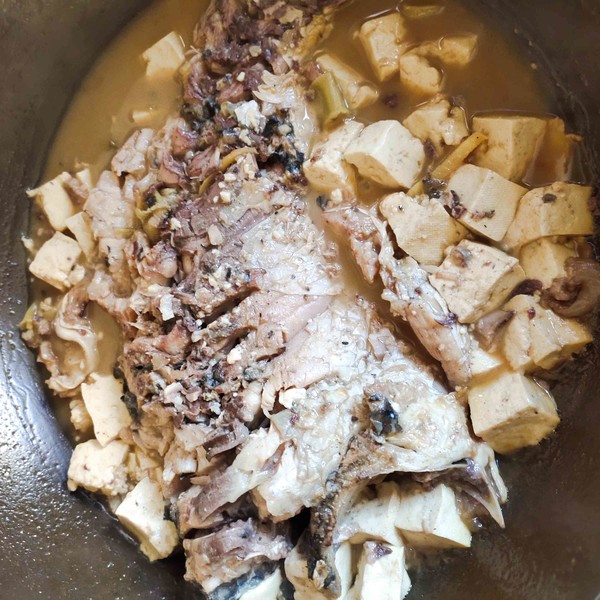 家常燉魚的做法-家常味燉菜譜-易網(wǎng)健康養(yǎng)生網(wǎng) 家常燉魚的做法-家常味燉菜譜
