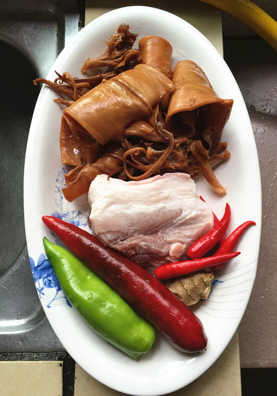 五花肉燒魷魚(yú)的做法-咸鮮味燒菜譜