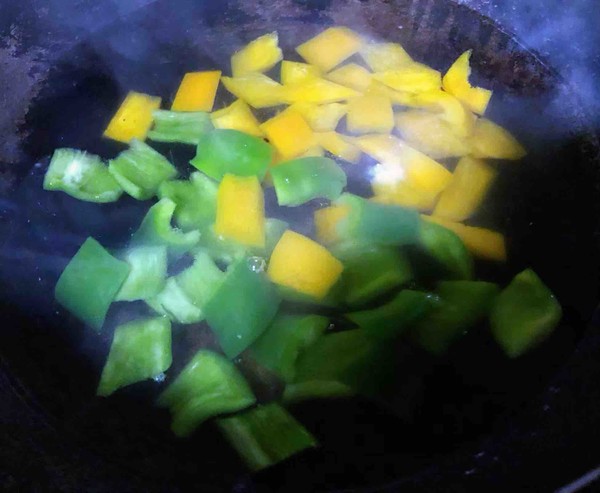 彩椒辣醬炒花螺的做法-香辣味炒菜譜-易網健康養生網 彩椒辣醬炒花螺的做法-香辣味炒菜譜