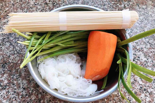 扇貝時蔬面的做法-咸鮮味煮菜譜-易網<a href=http://www.aoa7937.com/ target=_blank class=infotextkey>健康養生</a>網 扇貝時蔬面的做法-咸鮮味煮菜譜