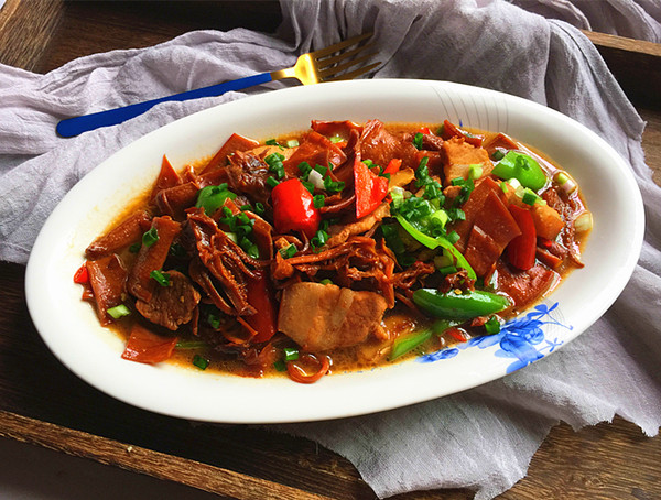 五花肉燒魷魚(yú)的做法-咸鮮味燒菜譜