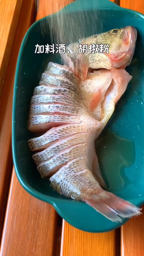 砂鍋燉鱸魚的做法-家常味炒菜譜