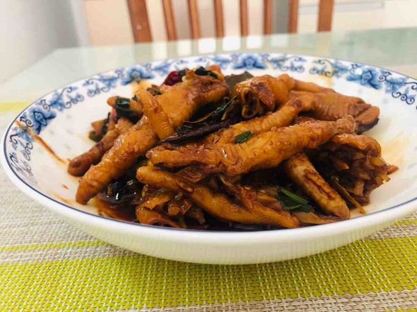 紅燒雞爪的做法-家常味燒菜譜-易網(wǎng)健康養(yǎng)生網(wǎng) 紅燒雞爪的做法-家常味燒菜譜