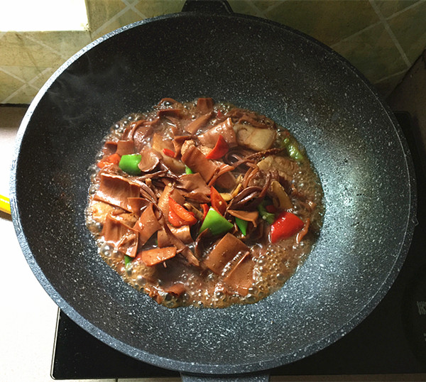 五花肉燒魷魚(yú)的做法-咸鮮味燒菜譜