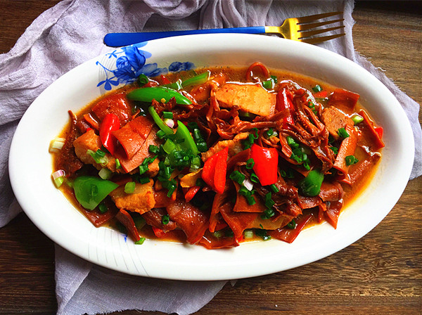 五花肉燒魷魚(yú)的做法-咸鮮味燒菜譜