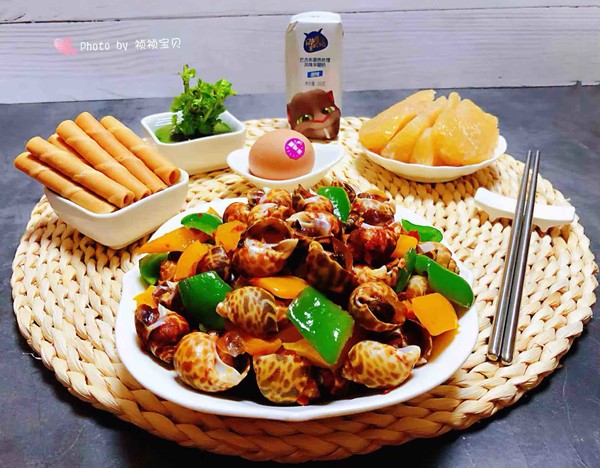 彩椒辣醬炒花螺的做法-香辣味炒菜譜-易網健康養生網 彩椒辣醬炒花螺的做法-香辣味炒菜譜