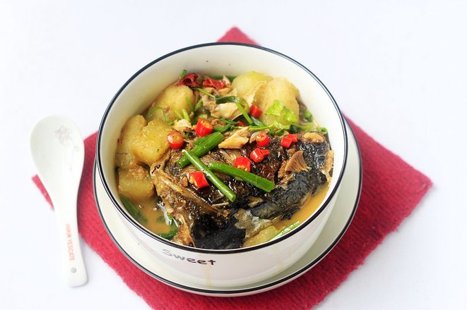 魚頭燉冬瓜的做法-魚香味燉菜譜