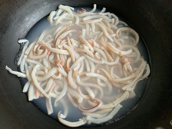 韭菜炒魷魚的做法-咸鮮味炒菜譜