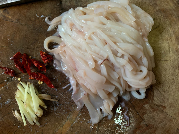 韭菜炒魷魚的做法-咸鮮味炒菜譜