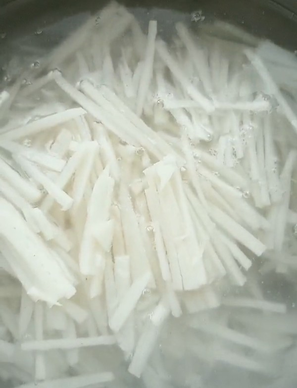 熗炒藕絲的做法-家常味炒菜譜