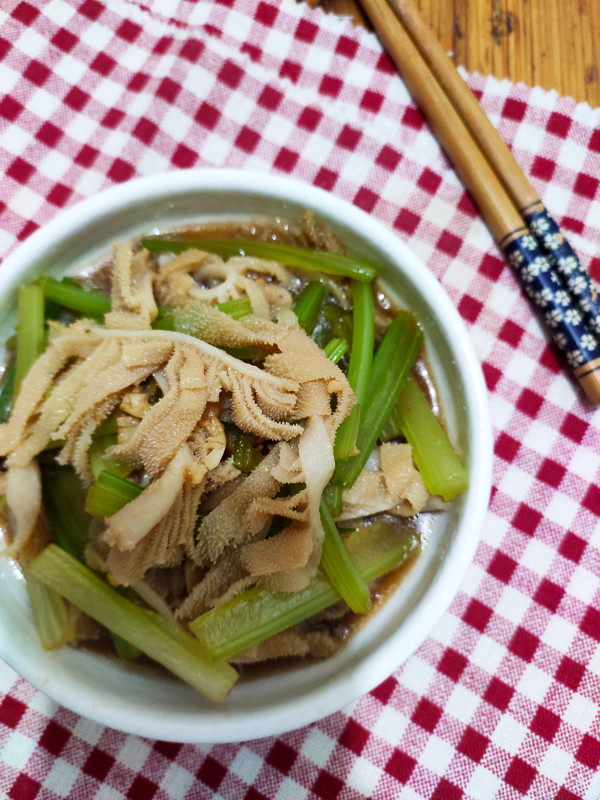 西芹涼拌牛百葉的做法-家常味拌菜譜