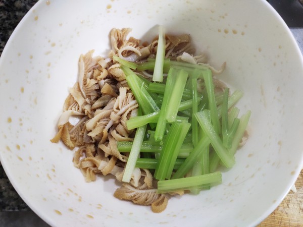 西芹涼拌牛百葉的做法-家常味拌菜譜