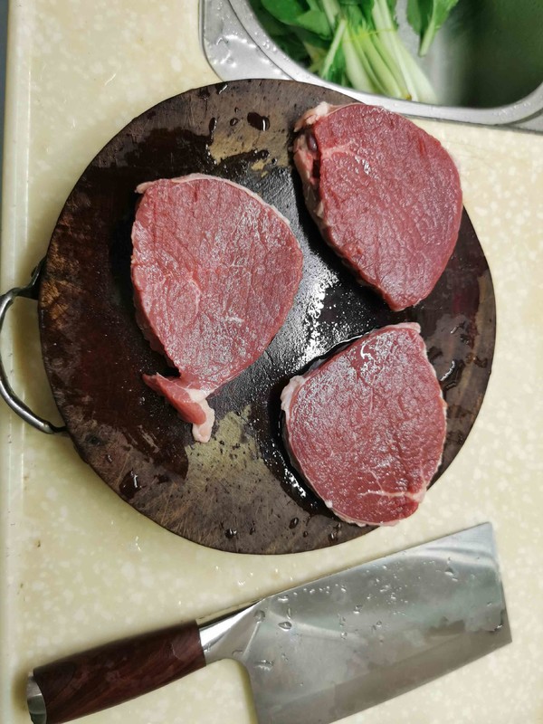 家常牛排的做法-咸鮮味煎菜譜-易網<a href=http://www.aoa7937.com/ target=_blank class=infotextkey>健康養生</a>網 家常牛排的做法-咸鮮味煎菜譜