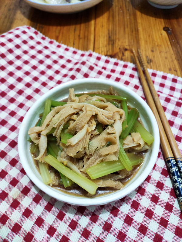西芹涼拌牛百葉的做法-家常味拌菜譜