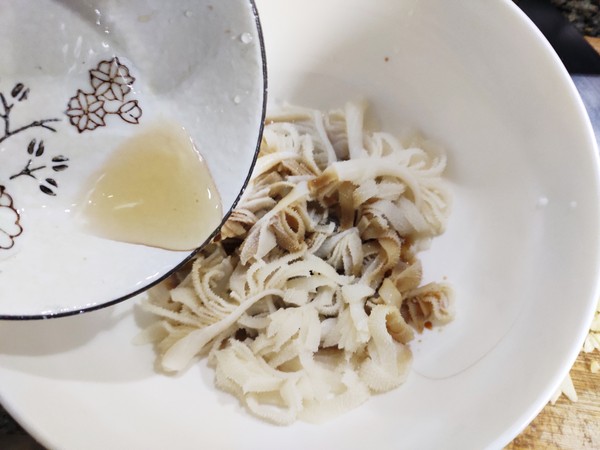 西芹涼拌牛百葉的做法-家常味拌菜譜