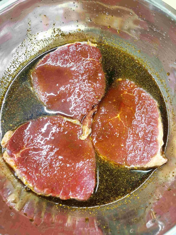 家常牛排的做法-咸鮮味煎菜譜-易網健康養生網 家常牛排的做法-咸鮮味煎菜譜