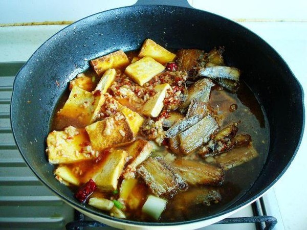 帶魚燉豆腐的做法-家常味燉菜譜-易網(wǎng)健康養(yǎng)生網(wǎng) 帶魚燉豆腐的做法-家常味燉菜譜