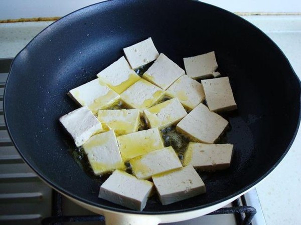 帶魚燉豆腐的做法-家常味燉菜譜-易網(wǎng)健康養(yǎng)生網(wǎng) 帶魚燉豆腐的做法-家常味燉菜譜