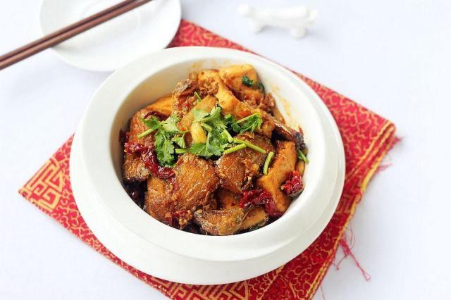 帶魚燉豆腐的做法-家常味燉菜譜-易網(wǎng)健康養(yǎng)生網(wǎng) 帶魚燉豆腐的做法-家常味燉菜譜