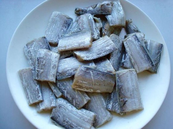 帶魚燉豆腐的做法-家常味燉菜譜-易網(wǎng)<a href=http://www.aoa7937.com/ target=_blank class=infotextkey>健康養(yǎng)生</a>網(wǎng) 帶魚燉豆腐的做法-家常味燉菜譜