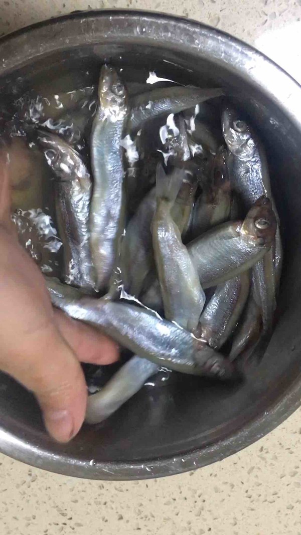 香酥多春魚的做法-家常味炸菜譜