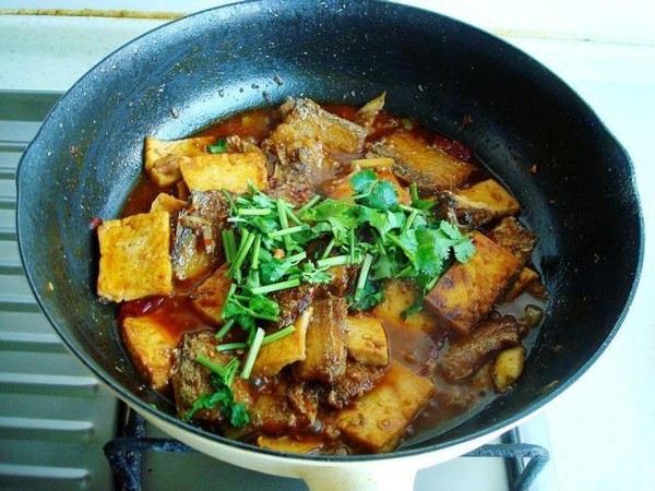 帶魚燉豆腐的做法-家常味燉菜譜-易網(wǎng)健康養(yǎng)生網(wǎng) 帶魚燉豆腐的做法-家常味燉菜譜