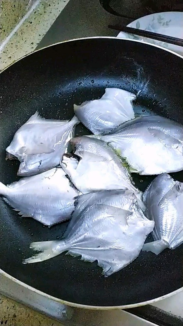 香燜小海魚的做法-咸鮮味燜菜譜