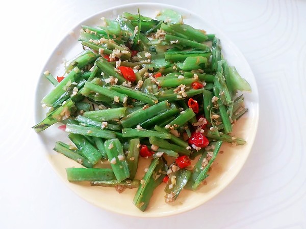 爽脆萵筍莖的做法-咸鮮味炒菜譜-易網(wǎng)健康養(yǎng)生網(wǎng) 爽脆萵筍莖的做法-咸鮮味炒菜譜
