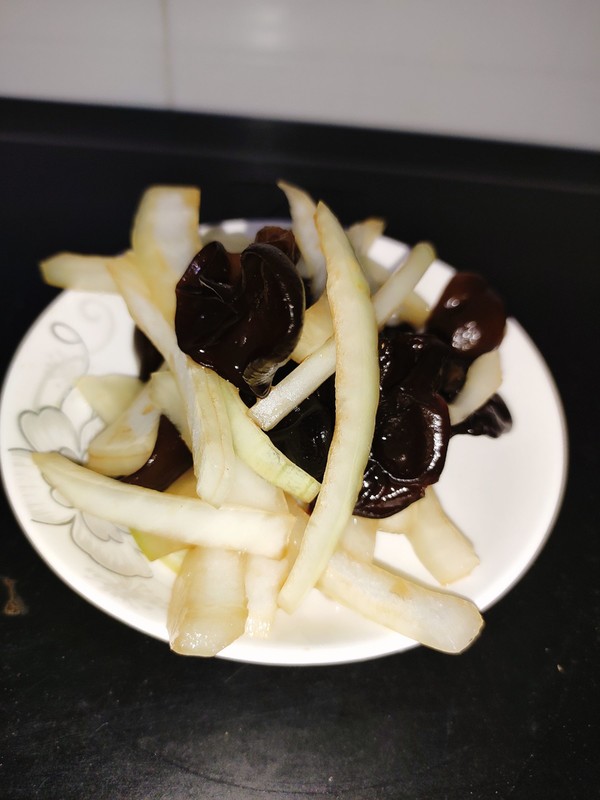圓蔥拌木耳的做法-酸甜味拌菜譜-易網健康養生網 圓蔥拌木耳的做法-酸甜味拌菜譜