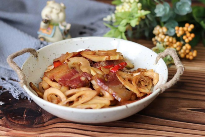 竹筍炒臘肉的做法-家常味炒菜譜-易網健康養生網 竹筍炒臘肉的做法-家常味炒菜譜