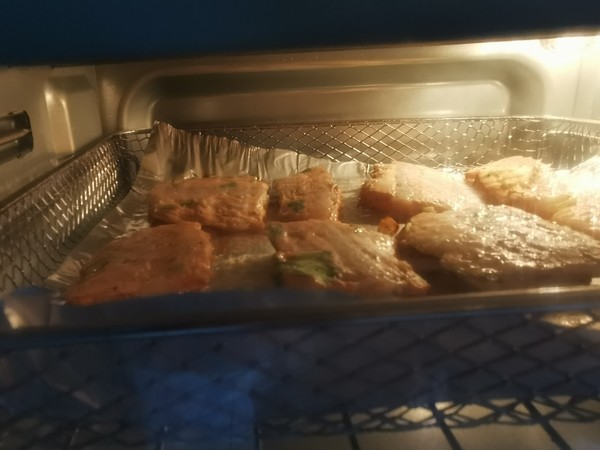 炸三文魚排的做法-咸鮮味炸菜譜-易網健康養生網 炸三文魚排的做法-咸鮮味炸菜譜