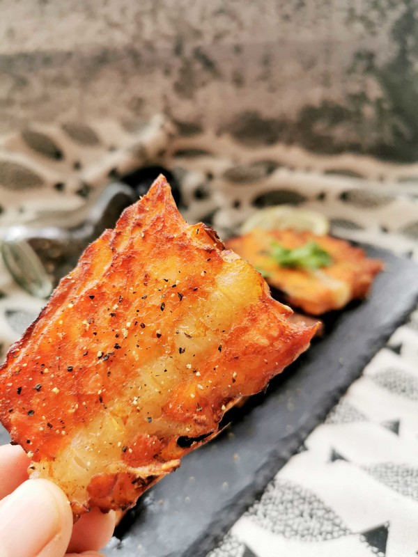 炸三文魚排的做法-咸鮮味炸菜譜-易網健康養生網 炸三文魚排的做法-咸鮮味炸菜譜