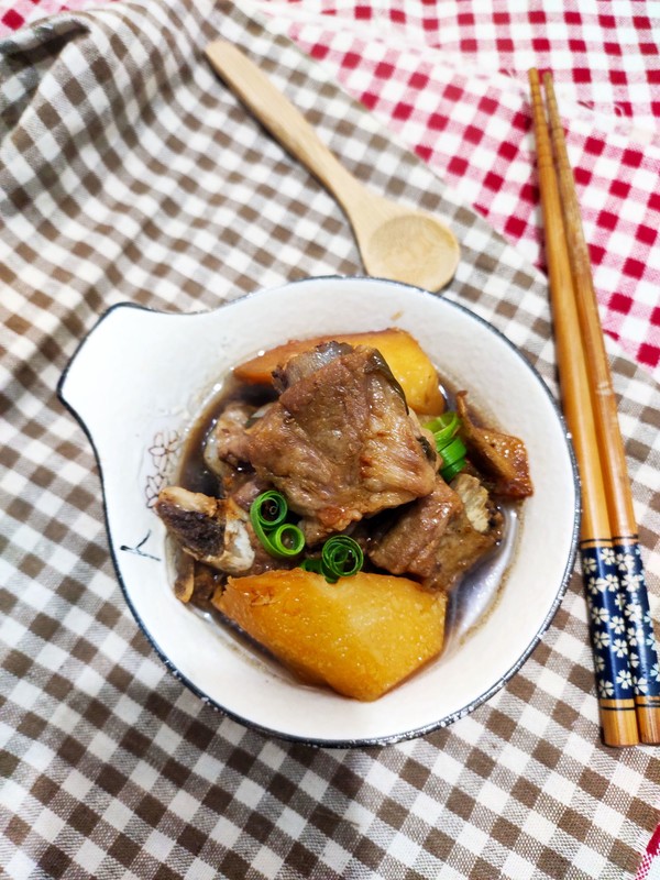 蒜香土豆蒸排骨的做法-家常味蒸菜譜-易網(wǎng)健康養(yǎng)生網(wǎng) 蒜香土豆蒸排骨的做法-家常味蒸菜譜