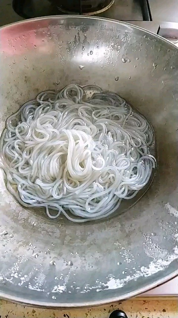 無油酸爽菠菜粉絲的做法-酸辣味拌菜譜