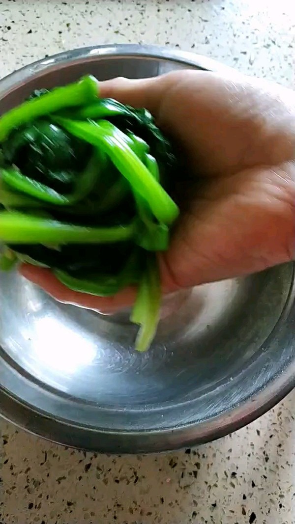 無油酸爽菠菜粉絲的做法-酸辣味拌菜譜