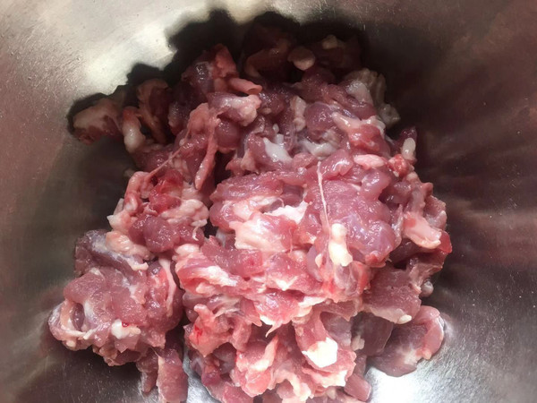 白蘿卜絲炒羊肉的做法-家常味炒菜譜-易網(wǎng)<a href=http://www.aoa7937.com/ target=_blank class=infotextkey>健康養(yǎng)生</a>網(wǎng) 白蘿卜絲炒羊肉的做法-家常味炒菜譜