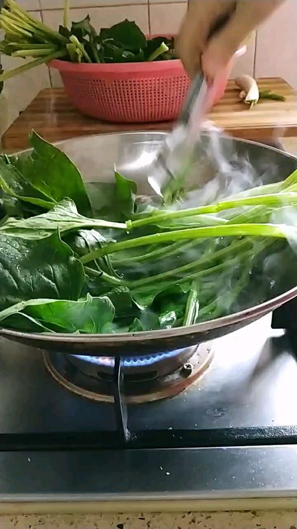無油酸爽菠菜粉絲的做法-酸辣味拌菜譜