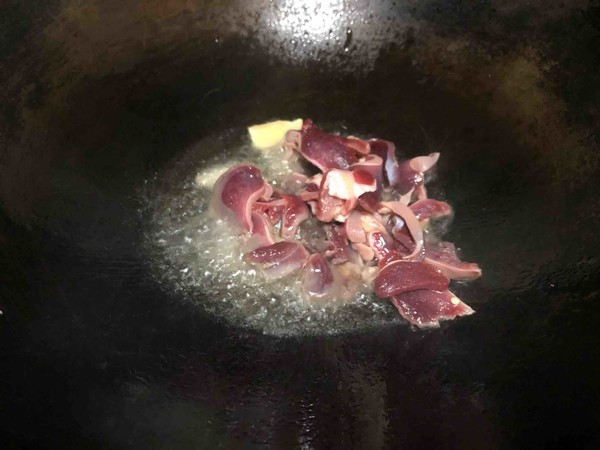 大蒜炒鴨肫的做法-家常味炒菜譜