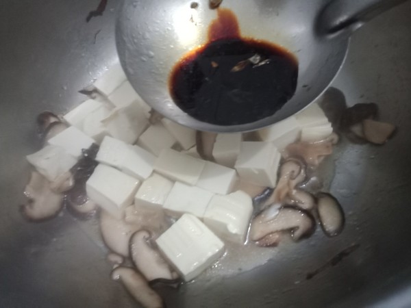 香菇燉豆腐的做法-家常味燉菜譜