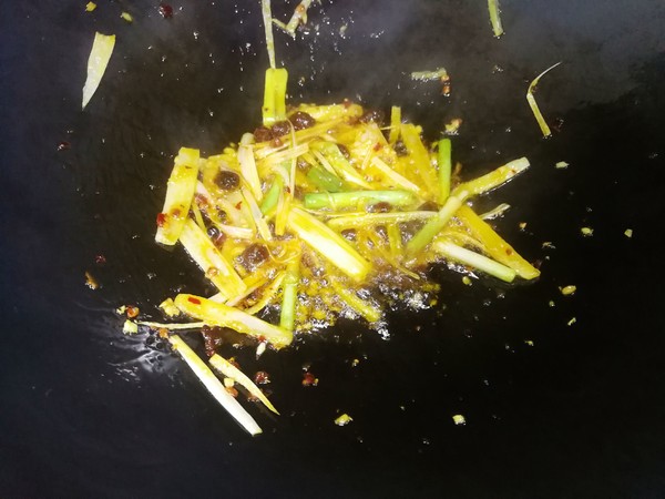 比飯店還好吃的爆炒花甲的做法-香辣味炒菜譜-易網健康養生網 比飯店還好吃的爆炒花甲的做法-香辣味炒菜譜