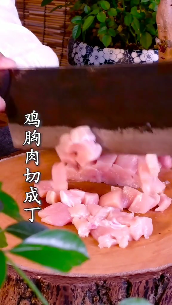 辣子雞丁的做法-家常味炒菜譜