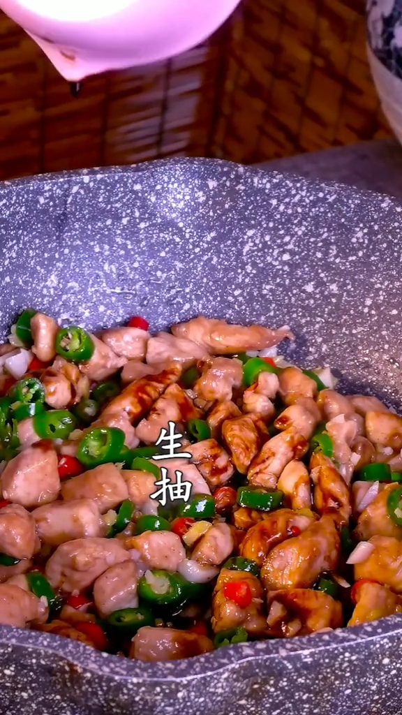 辣子雞丁的做法-家常味炒菜譜
