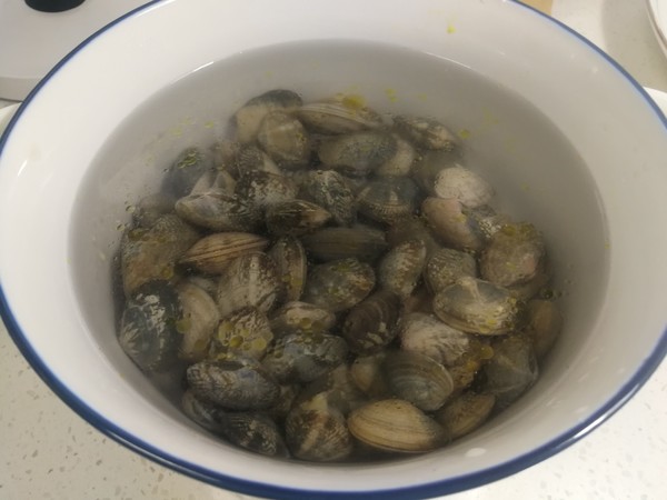 比飯店還好吃的爆炒花甲的做法-香辣味炒菜譜-易網<a href=http://www.aoa7937.com/ target=_blank class=infotextkey>健康養生</a>網 比飯店還好吃的爆炒花甲的做法-香辣味炒菜譜