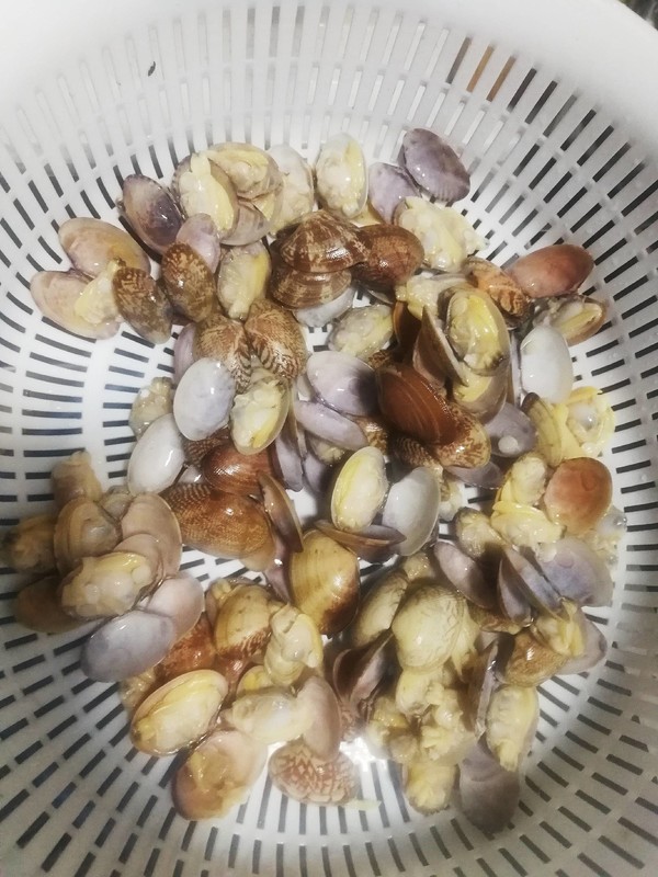 比飯店還好吃的爆炒花甲的做法-香辣味炒菜譜-易網健康養生網 比飯店還好吃的爆炒花甲的做法-香辣味炒菜譜