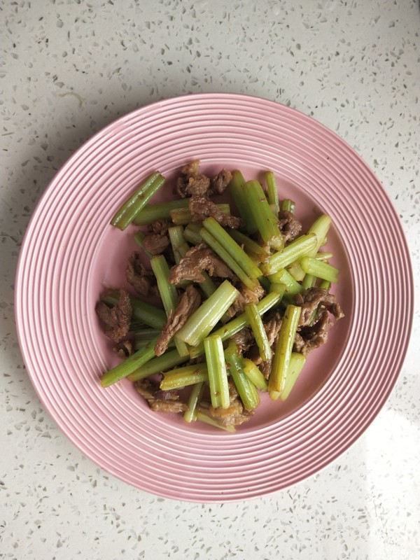 芹菜炒肉的做法-咸鮮味炒菜譜-易網(wǎng)健康養(yǎng)生網(wǎng) 芹菜炒肉的做法-咸鮮味炒菜譜